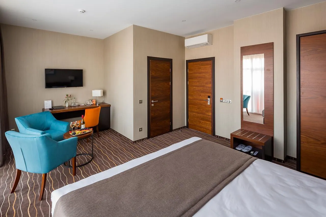 Taurus City Hotel Leopoli