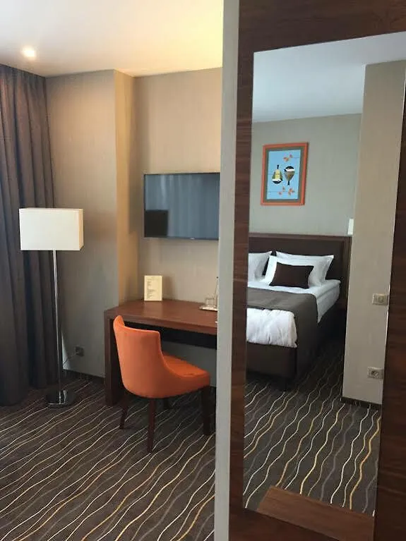 Taurus City Hotel Leopoli
